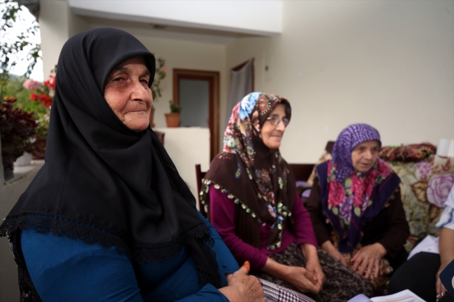 Dört elti 70'inden sonra okuryazar oldu